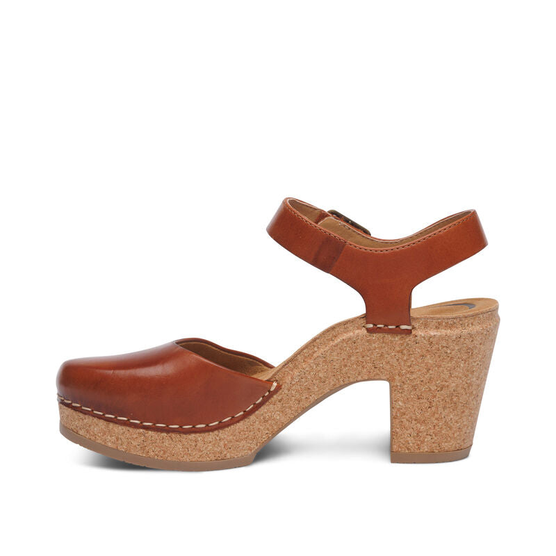 FINLEY CLOSED TOE HEEL - COGNAC